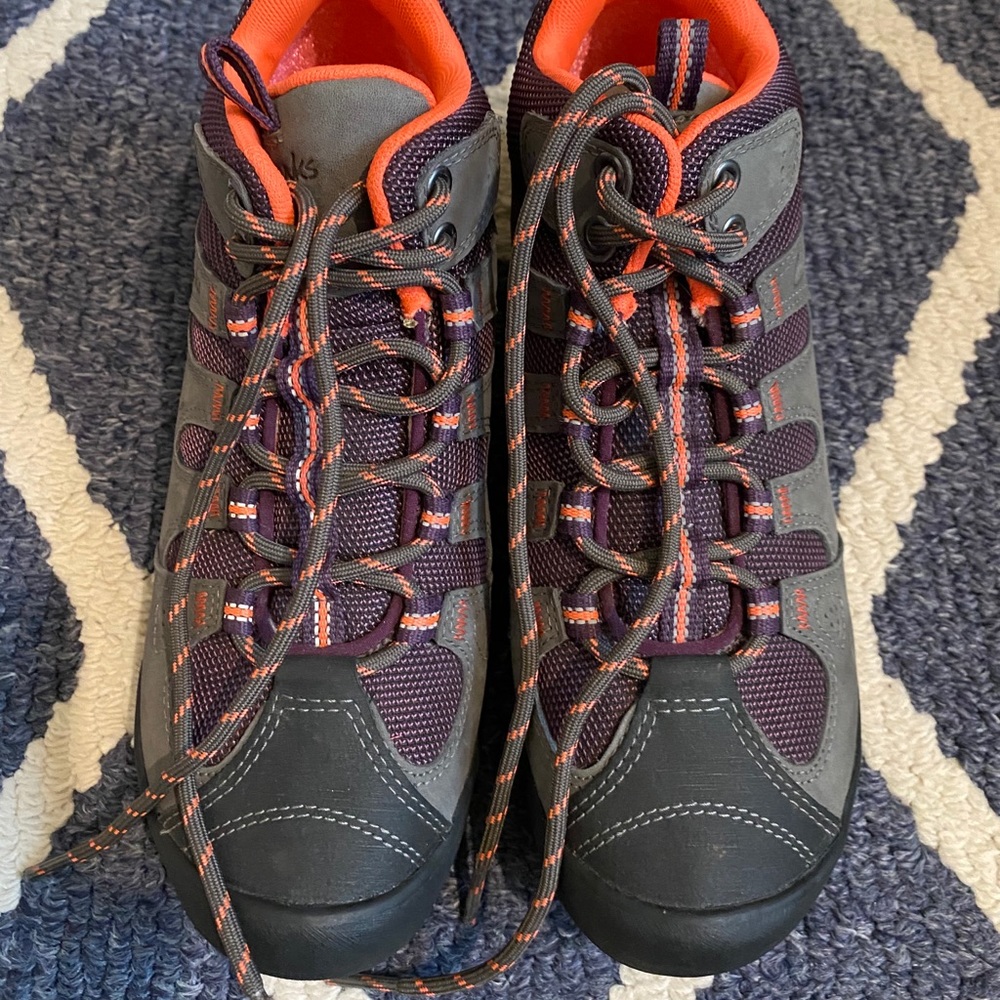 Clarks Trail/Hiking Sneaker